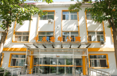 长辈步履未便防颠仆哪家养老院有适配行